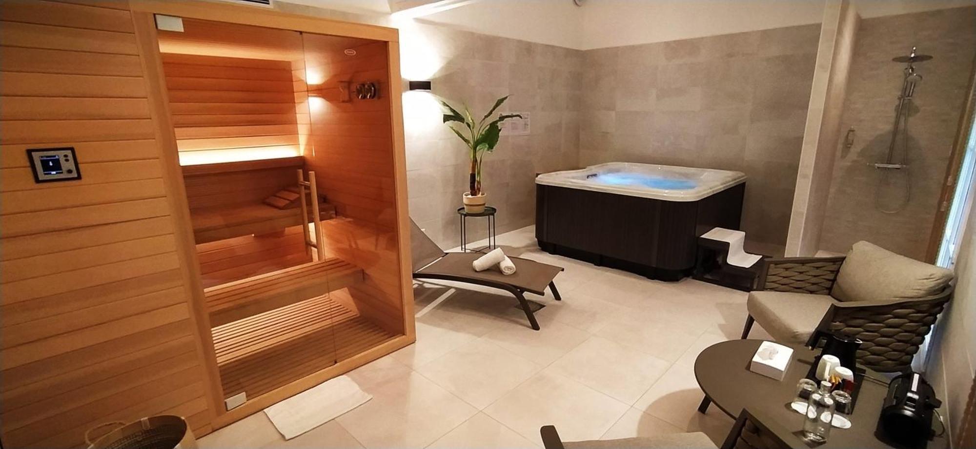 Hotel Les Nations The Originals Boutique Vichy Exteriör bild